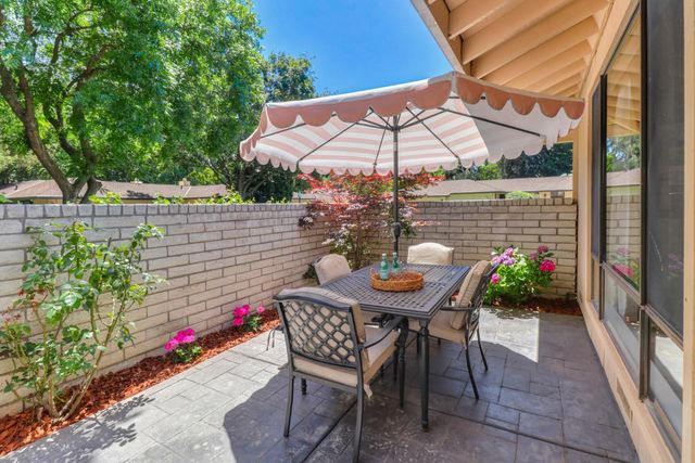 1202 Commons Dr, Sacramento, CA 95825
