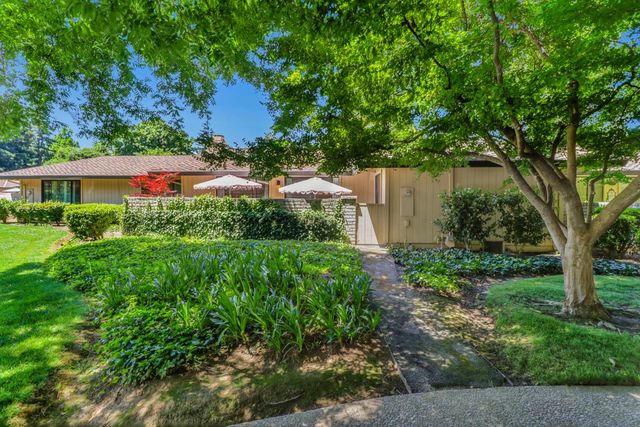 1202 Commons Dr, Sacramento, CA 95825