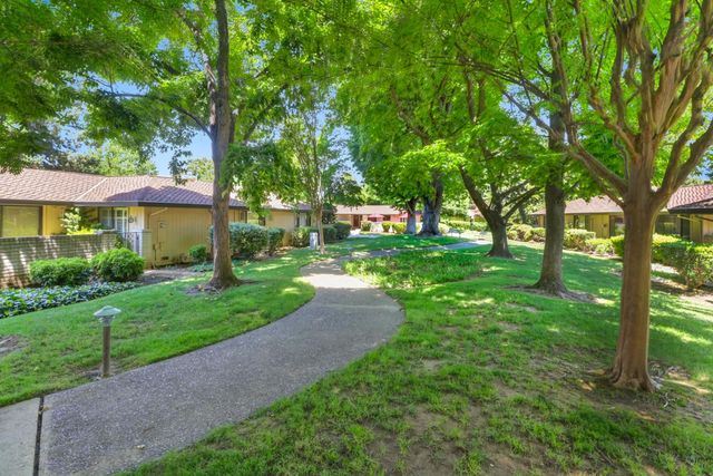 1202 Commons Dr, Sacramento, CA 95825