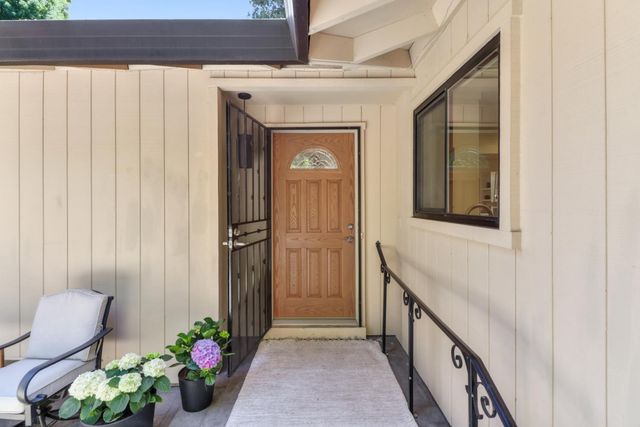 1202 Commons Dr, Sacramento, CA 95825
