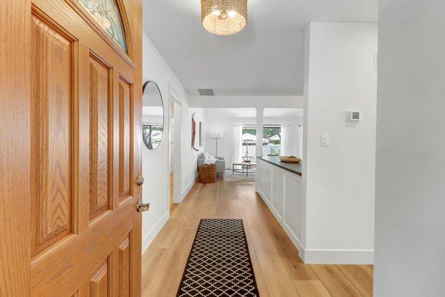 1202 Commons Dr, Sacramento, CA 95825