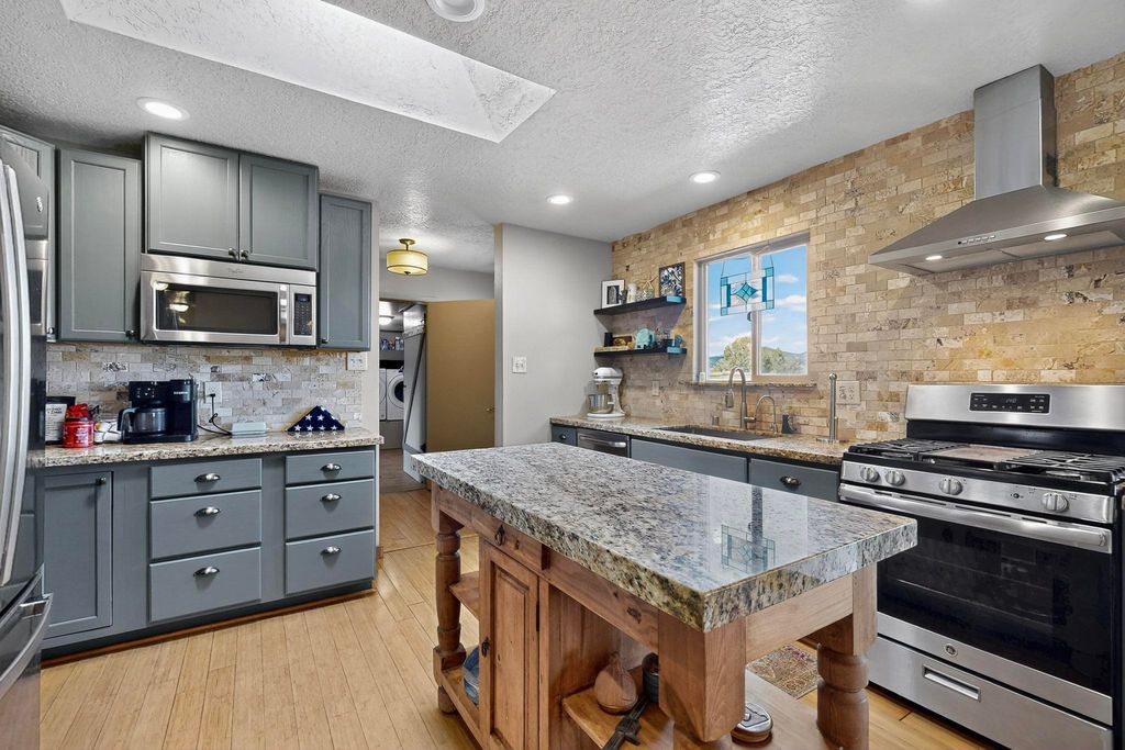 439 Frost Road, Sandia Park, NM 87047