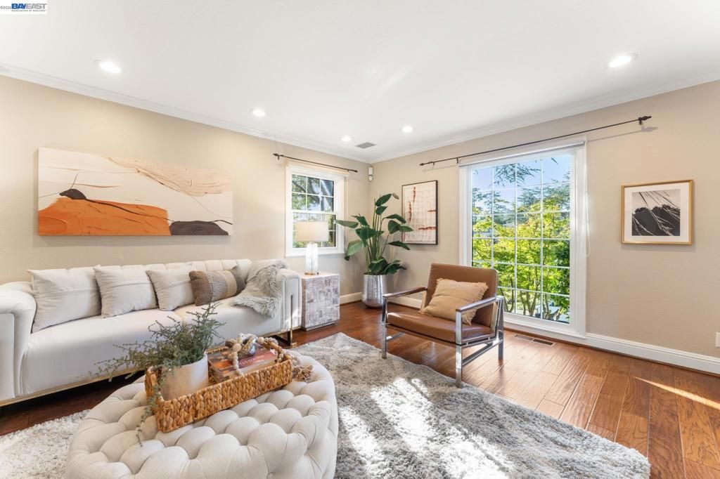 Image 10 of property listing at 4571 Ewing Rd, Castro Valley, CA 94546
