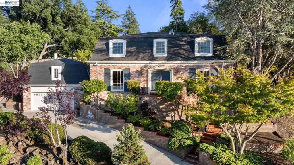 Image 2 of property listing at 4571 Ewing Rd, Castro Valley, CA 94546