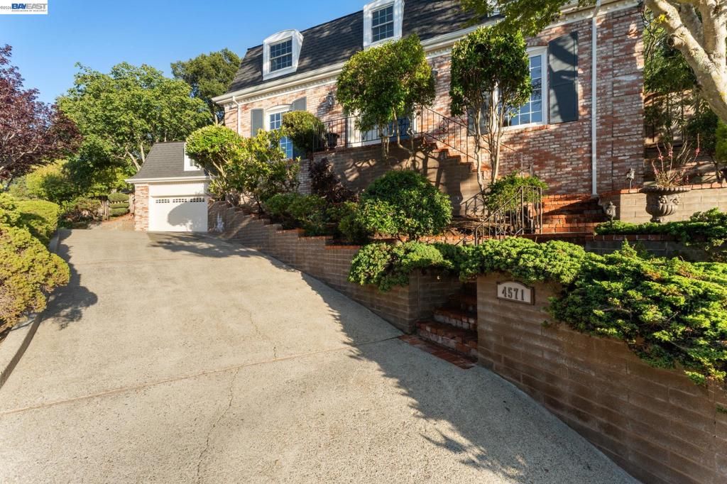 Image 5 of property listing at 4571 Ewing Rd, Castro Valley, CA 94546