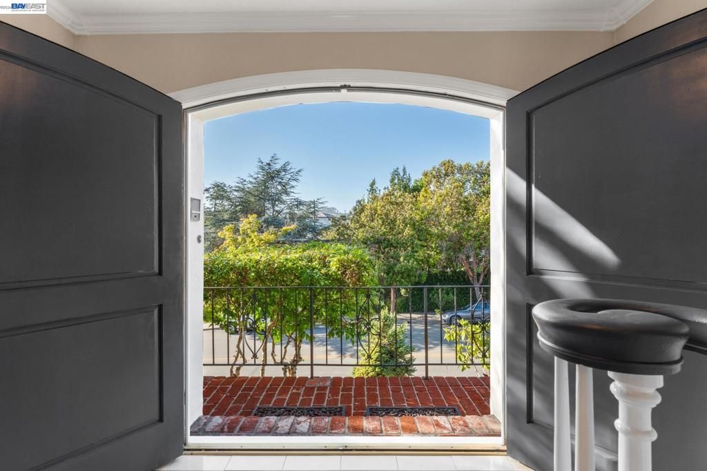 Image 6 of property listing at 4571 Ewing Rd, Castro Valley, CA 94546