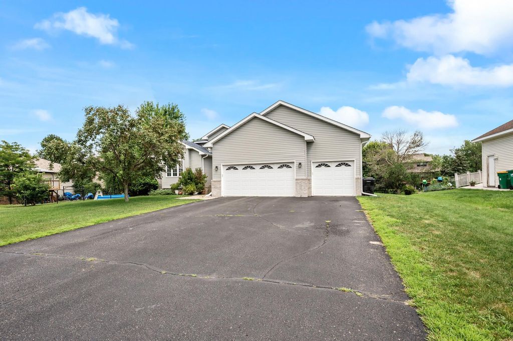 10020 Butternut Avenue N, Brooklyn Park, MN 55443