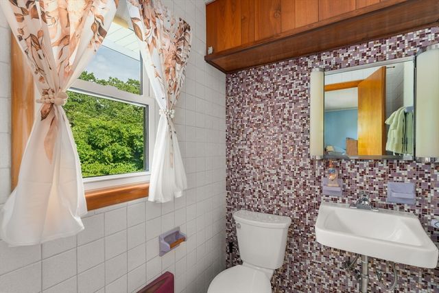 12 Ruby Rd, Saugus, MA 01906