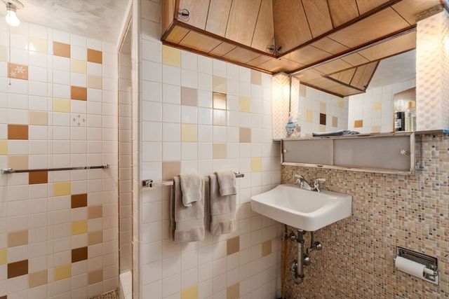 12 Ruby Rd, Saugus, MA 01906