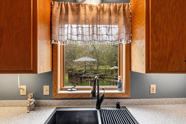 5099 Valley TRAIL, West Bend, WI 53095