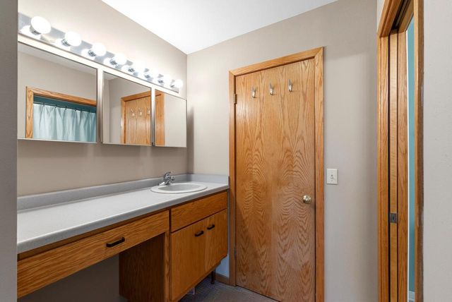 5099 Valley TRAIL, West Bend, WI 53095