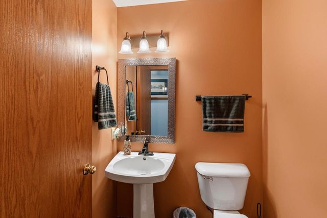 5099 Valley TRAIL, West Bend, WI 53095