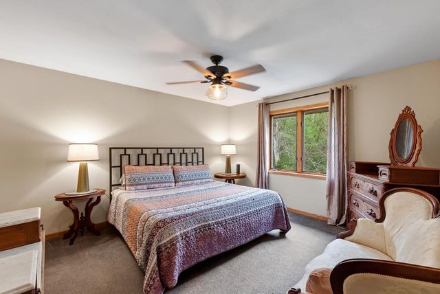 5099 Valley TRAIL, West Bend, WI 53095