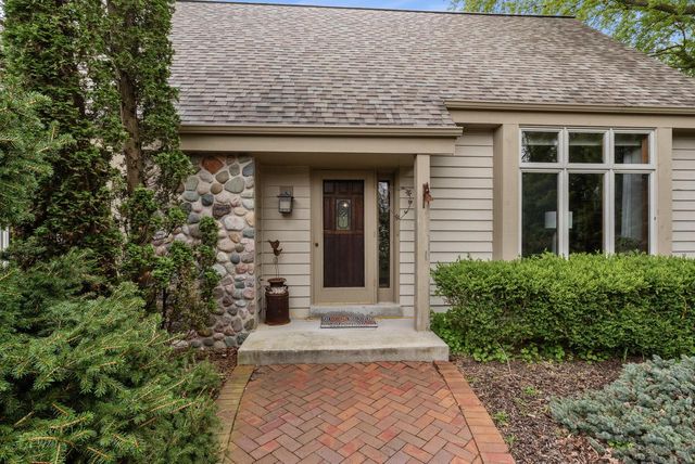 5099 Valley TRAIL, West Bend, WI 53095