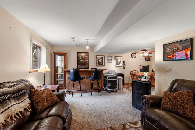5099 Valley TRAIL, West Bend, WI 53095