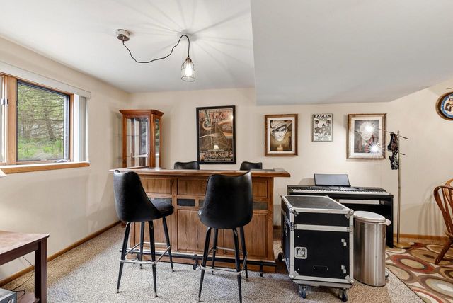 5099 Valley TRAIL, West Bend, WI 53095