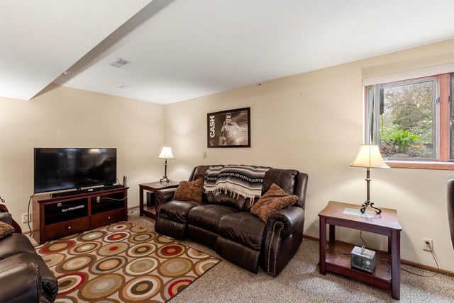 5099 Valley TRAIL, West Bend, WI 53095