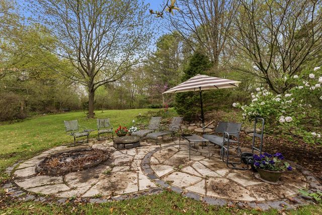 5099 Valley TRAIL, West Bend, WI 53095