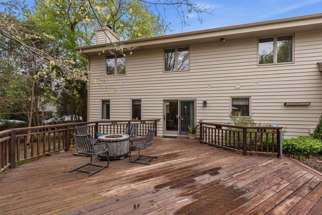 5099 Valley TRAIL, West Bend, WI 53095
