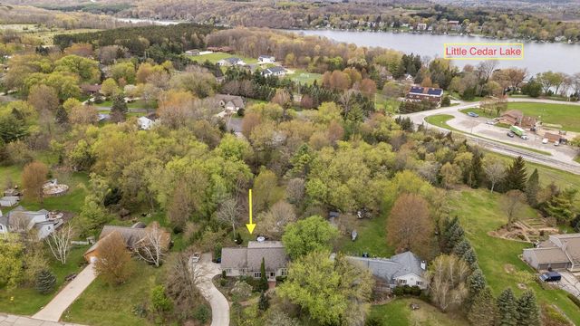5099 Valley TRAIL, West Bend, WI 53095