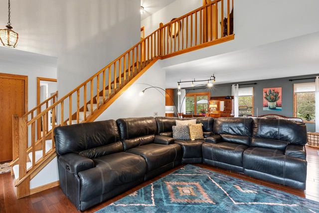 5099 Valley TRAIL, West Bend, WI 53095