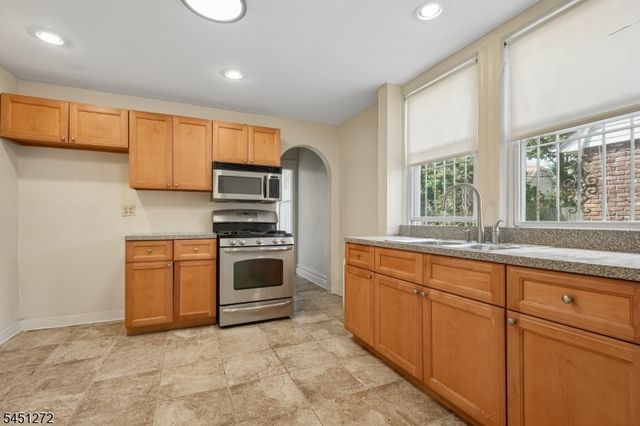 14 Scheerer Ave, Newark City, NJ 07112