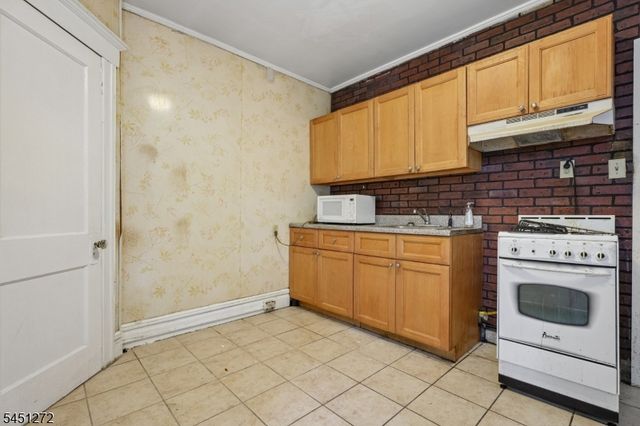 14 Scheerer Ave, Newark City, NJ 07112