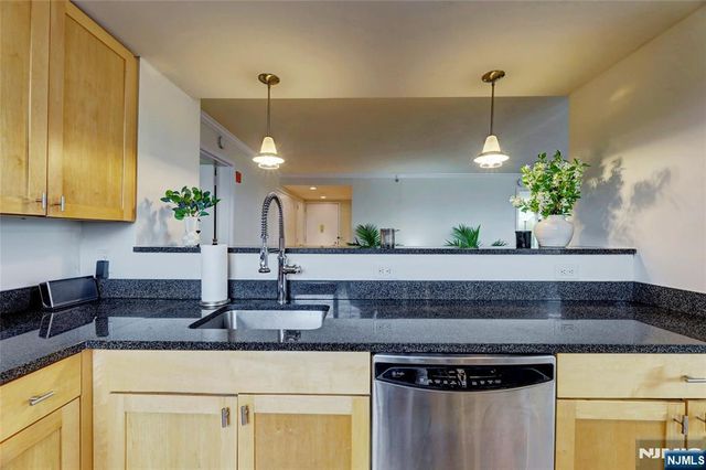 700 Grove Street 3Q, Jersey City, NJ 07310