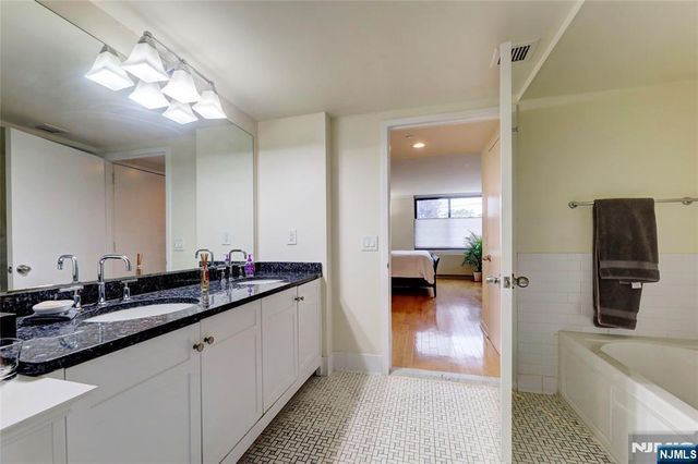 700 Grove Street 3Q, Jersey City, NJ 07310