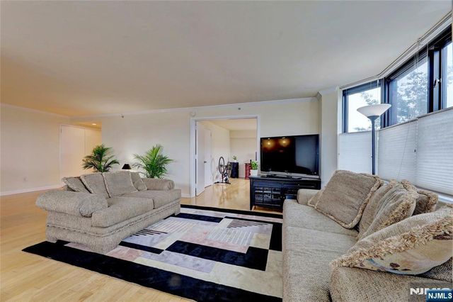 700 Grove Street 3Q, Jersey City, NJ 07310