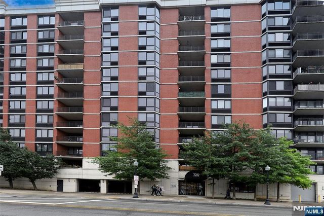 700 Grove Street 3Q, Jersey City, NJ 07310