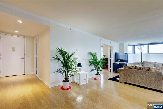 700 Grove Street 3Q, Jersey City, NJ 07310