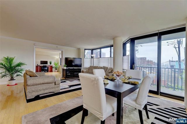 700 Grove Street 3Q, Jersey City, NJ 07310