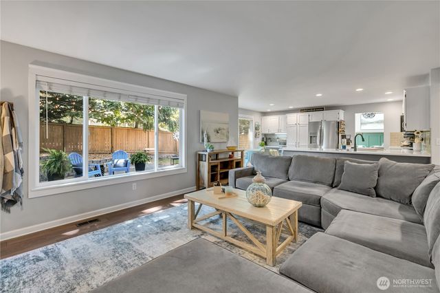 5620 Evergreen Loop SE, Auburn, WA 98092