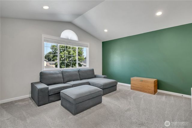 5620 Evergreen Loop SE, Auburn, WA 98092