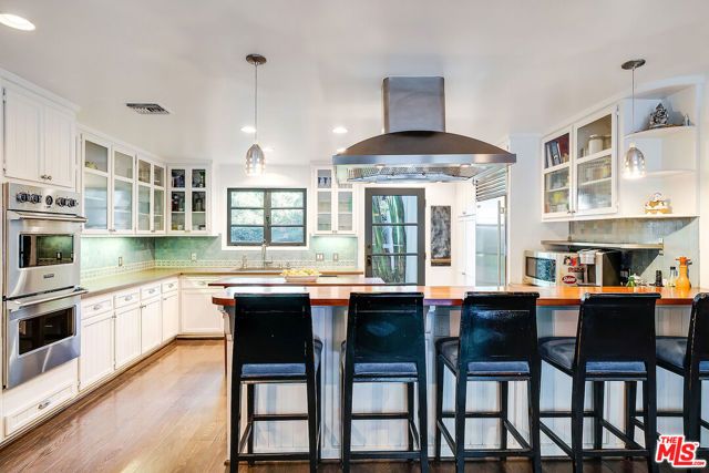 11670 Duque Drive, Los Angeles, CA 91604