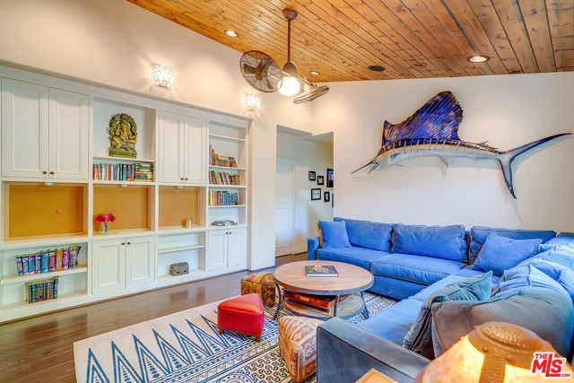 11670 Duque Drive, Los Angeles, CA 91604