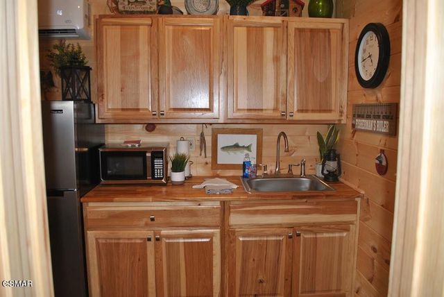 750 Caney Creek Road, Cosby, TN 37722