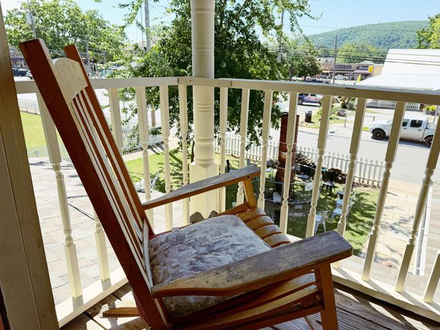 123 W. Washington St., Mountain View, AR 72560