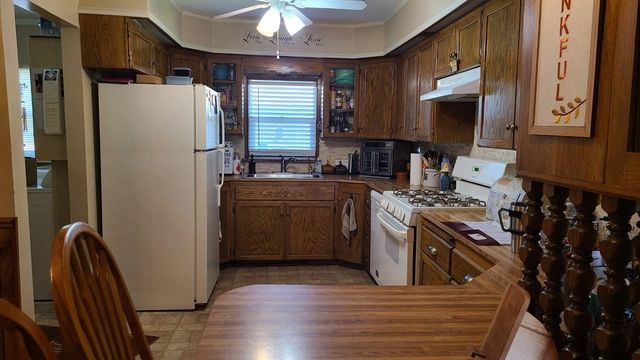 404 E 13th St, Harper, KS 67058