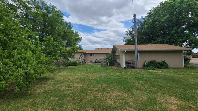 404 E 13th St, Harper, KS 67058