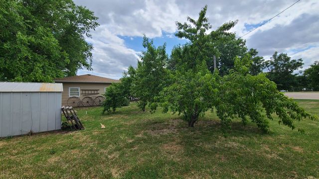 404 E 13th St, Harper, KS 67058