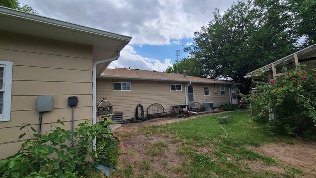 404 E 13th St, Harper, KS 67058