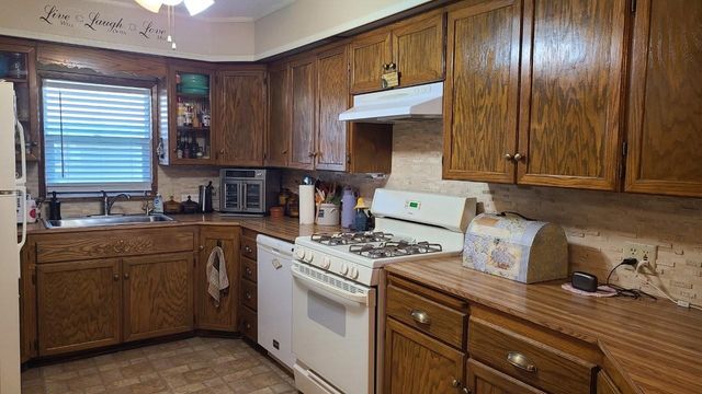 404 E 13th St, Harper, KS 67058