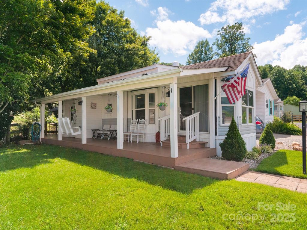 161 Summer Place Drive, Waynesville, NC 28785