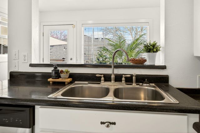 3473 Poppywoods Drive, Medford, OR 97504