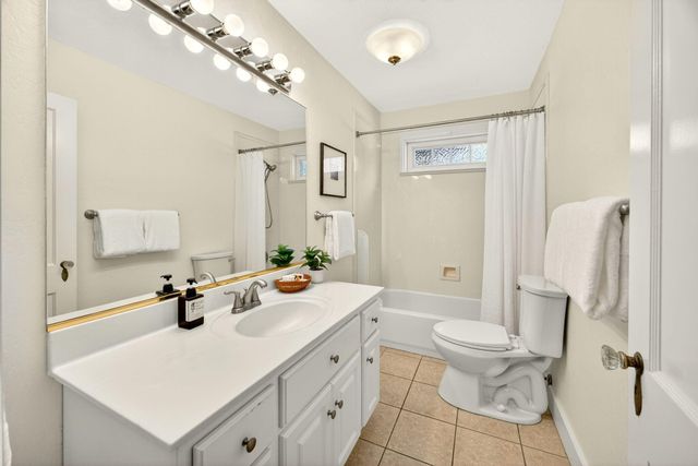 3473 Poppywoods Drive, Medford, OR 97504