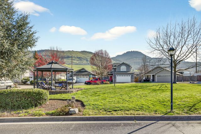 3473 Poppywoods Drive, Medford, OR 97504