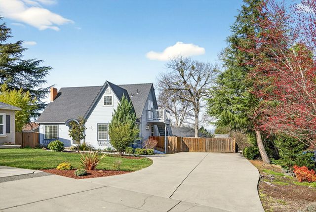 3473 Poppywoods Drive, Medford, OR 97504