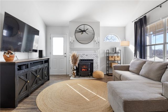 1200 S China Berry Lane, Fayetteville, AR 72704